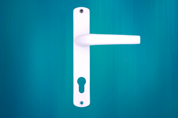 KVAKA ZA ALUMINIJUMSKA VRATA 85mm-BELA K